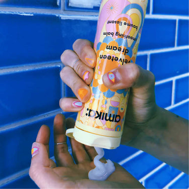 AMIKA Velveteen Dream Smoothing Balm A frizz-taming styling balm that locks in soft smoothness, ensuring your look stays flawless, even in humid conditions